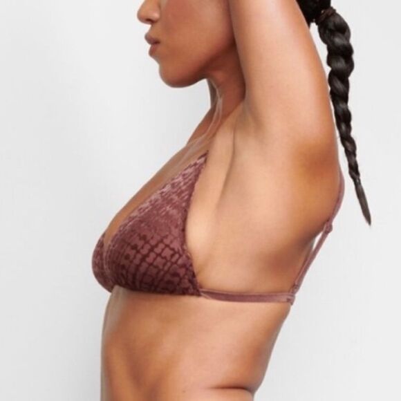 NWT SKIMS Wireless Velvet Skims Logo Triangle Bralette In Chestnut Brown Bra - Picture 3 of 8